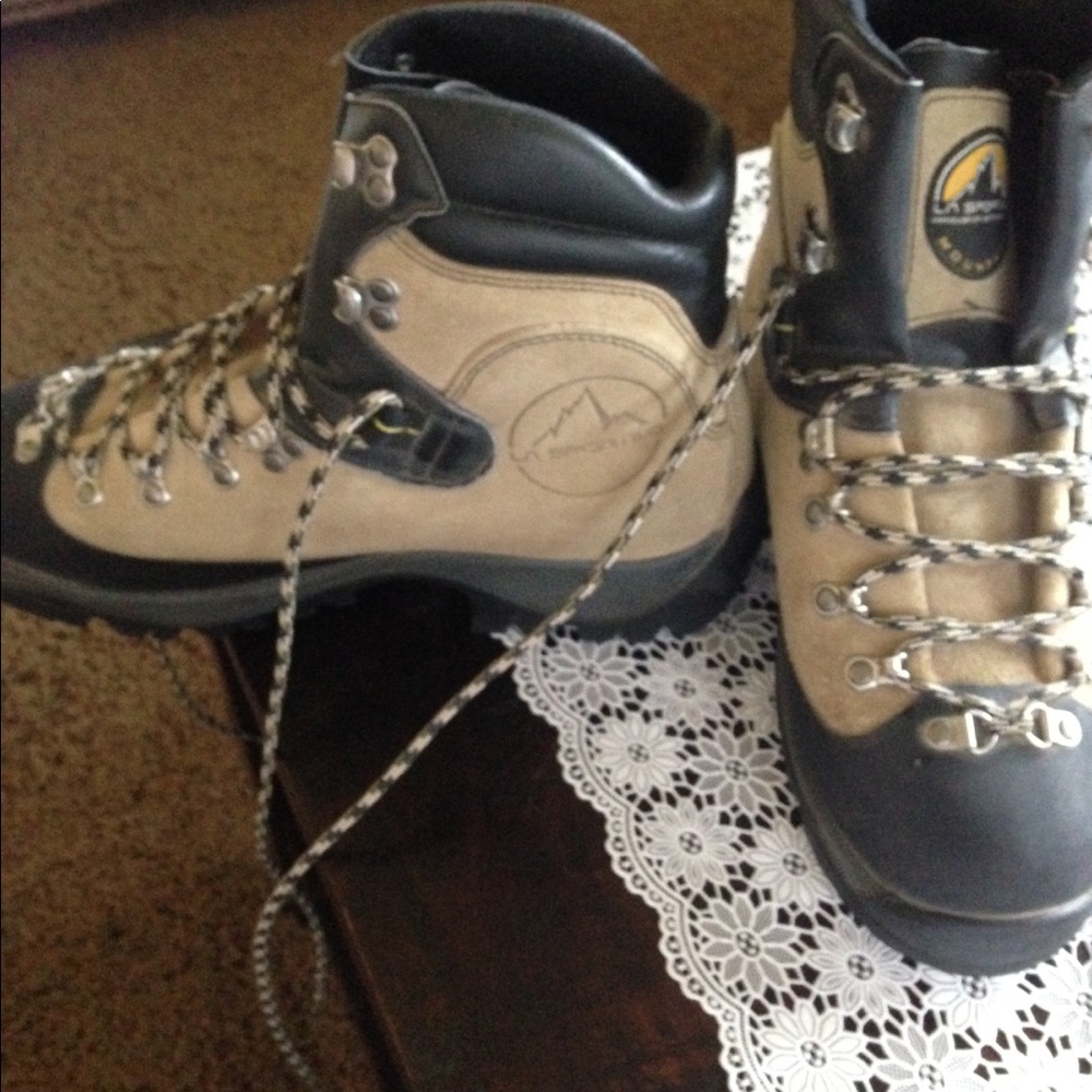 Boots - Picture 2 of 3